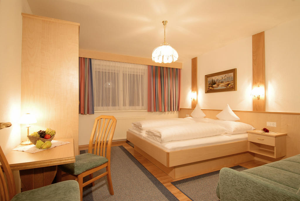 Hotel Edelweiss Pfunds Extérieur photo